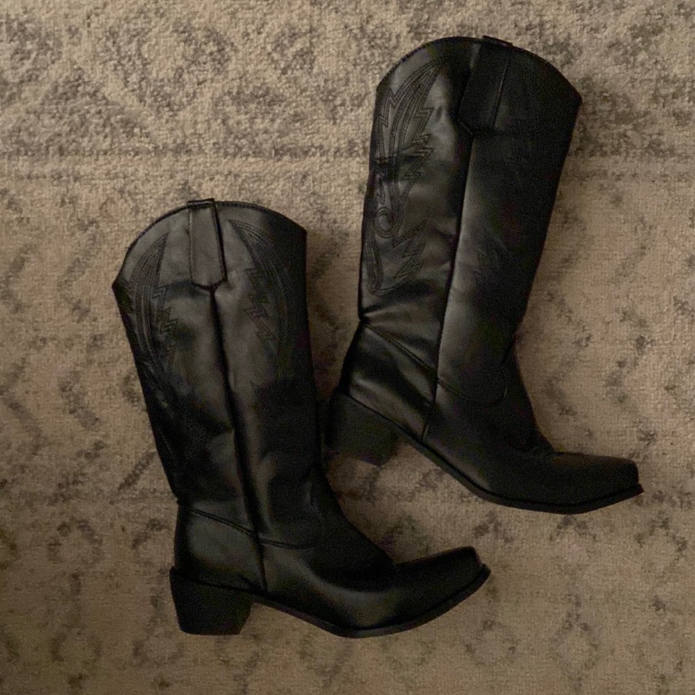 Black cowgirl boots